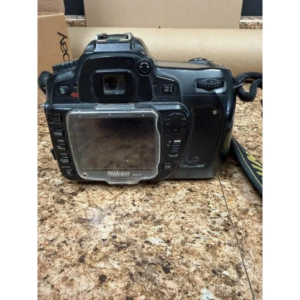 Nikon D80 DSLR Camera w/ AF-S DX 18-55mm VR Lens Tiffen Filter Untested
